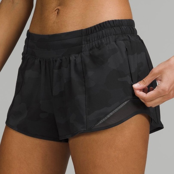 Lululemon hotty hot shorts - black camo - size 6 - Picture 4 of 5